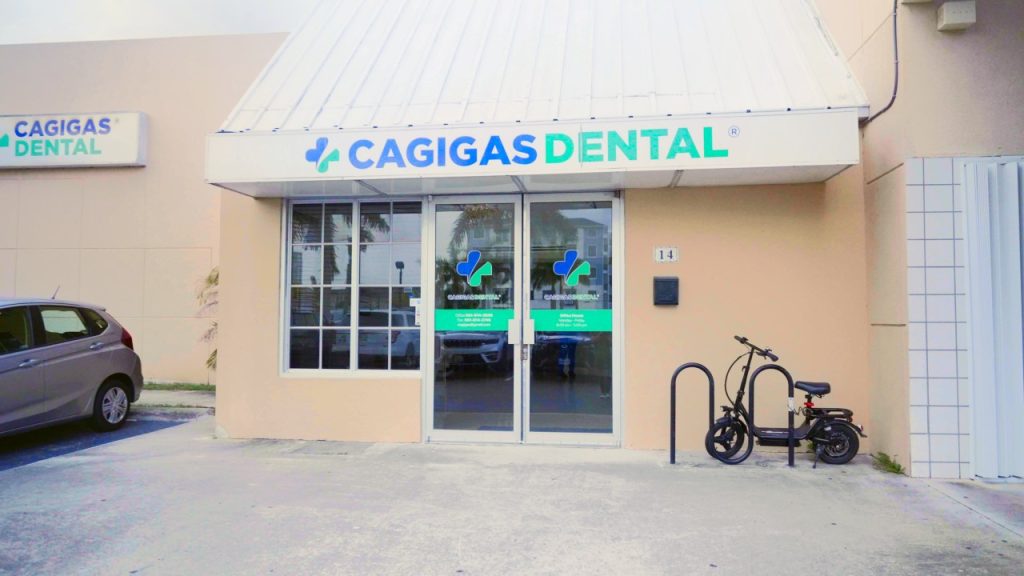 Entrance of the Cagigas Dental office at 2311 10th Ave N in Lake Worth, FL